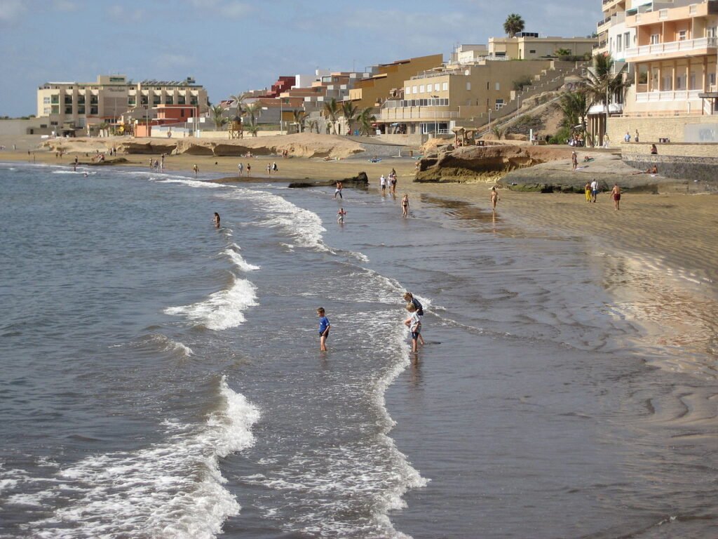 Playa del Médano: Längster Strand für Einheimische und Surfer