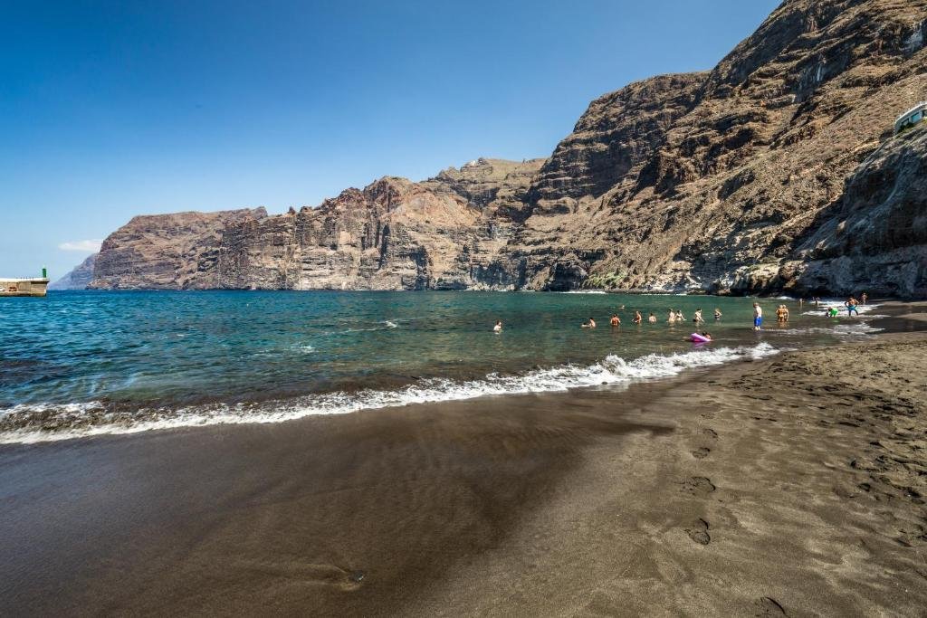 Die traumhafte Lage: Wo Meer, Klippen und Vulkan aufeinandertreffen