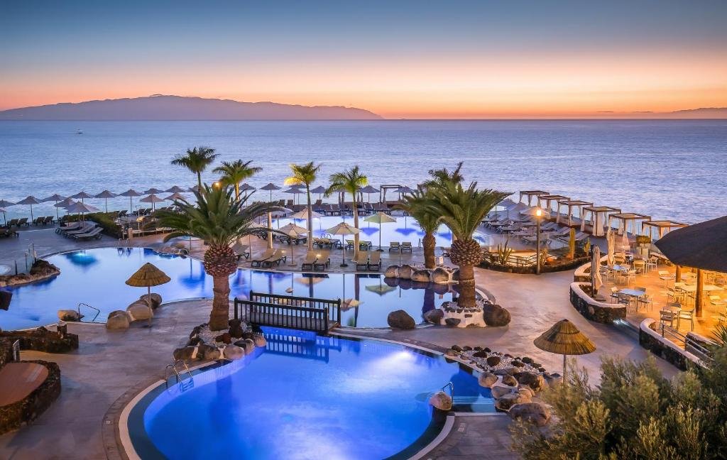 Pools und Freizeitbereiche: Lazern inmitten der Inselmagie