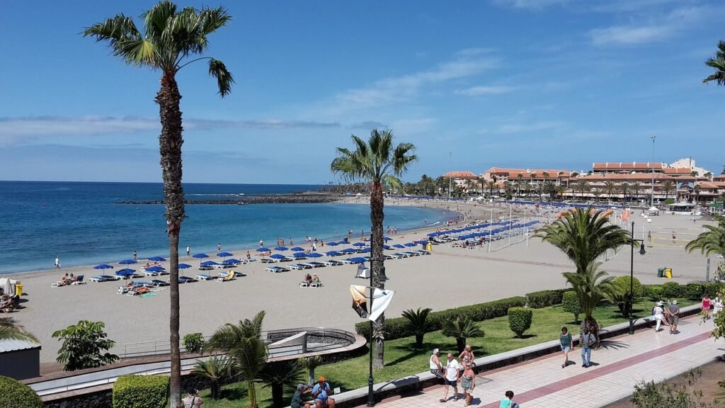 🏖️ Playa de Las Vistas: Goldener Sand und sanfte Wellen